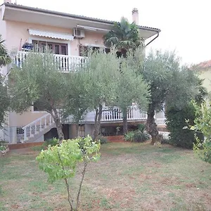https://apartman-dori.primorje-gorskikotar.com